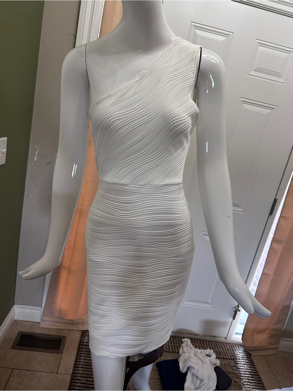 White One-Shoulder Textured Bodycon Dress large